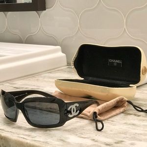 Vintage Chanel black sunglasses 5076-H